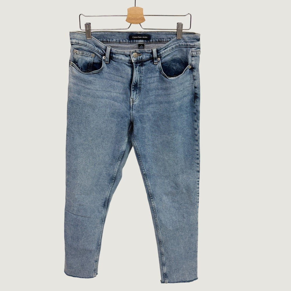 Calvin Klein Jeans Mens 30 Mid Rise Slim Tapered Light Wash Raw Hem Denim Blue